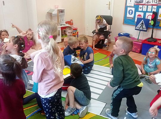 Gr. I i II Spotkanie z policjantem - tatą Zuzi i Zosi