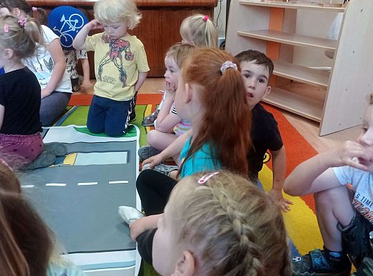 Gr. I i II Spotkanie z policjantem - tatą Zuzi i Zosi