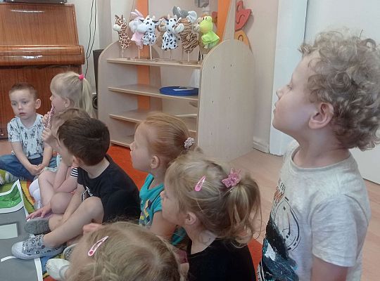 Gr. I i II Spotkanie z policjantem - tatą Zuzi i Zosi