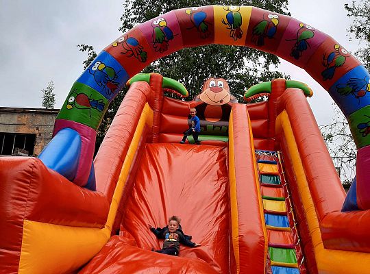 Gr. III Dmuchaniec w przedszkolu -dziecięce szaleństwo