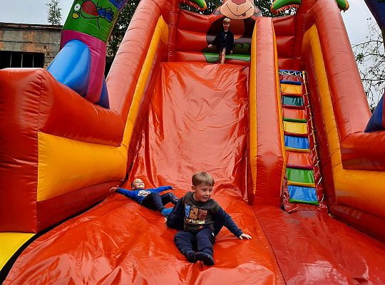 Gr. III Dmuchaniec w przedszkolu -dziecięce szaleństwo