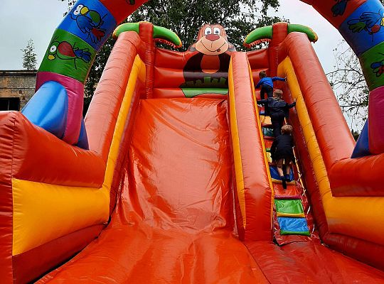 Gr. III Dmuchaniec w przedszkolu -dziecięce szaleństwo