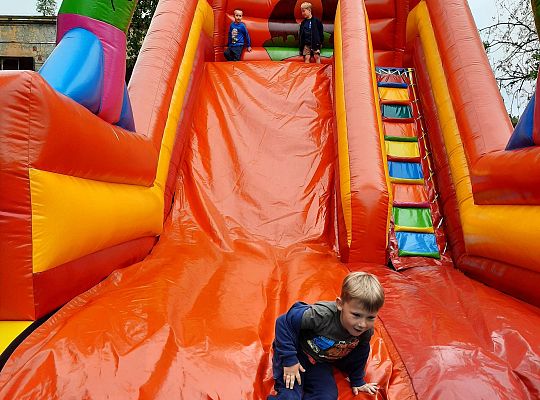 Gr. III Dmuchaniec w przedszkolu -dziecięce szaleństwo