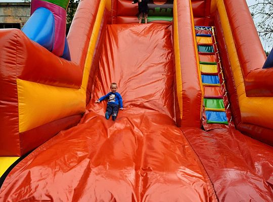 Gr. III Dmuchaniec w przedszkolu -dziecięce szaleństwo