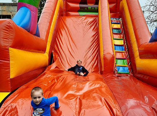 Gr. III Dmuchaniec w przedszkolu -dziecięce szaleństwo