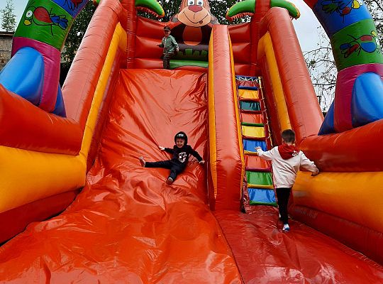 Gr. III Dmuchaniec w przedszkolu -dziecięce szaleństwo