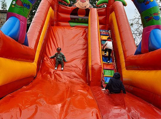 Gr. III Dmuchaniec w przedszkolu -dziecięce szaleństwo