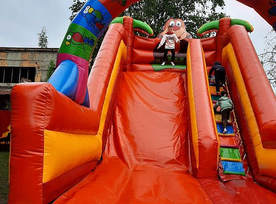 Gr. III Dmuchaniec w przedszkolu -dziecięce szaleństwo