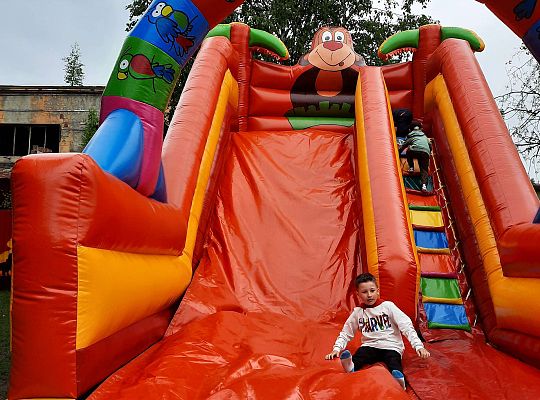 Gr. III Dmuchaniec w przedszkolu -dziecięce szaleństwo