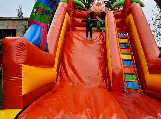 Gr. III Dmuchaniec w przedszkolu -dziecięce szaleństwo