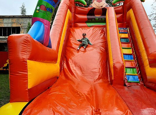 Gr. III Dmuchaniec w przedszkolu -dziecięce szaleństwo