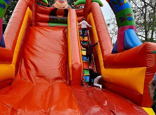 Gr. III Dmuchaniec w przedszkolu -dziecięce szaleństwo