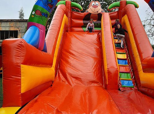 Gr. III Dmuchaniec w przedszkolu -dziecięce szaleństwo