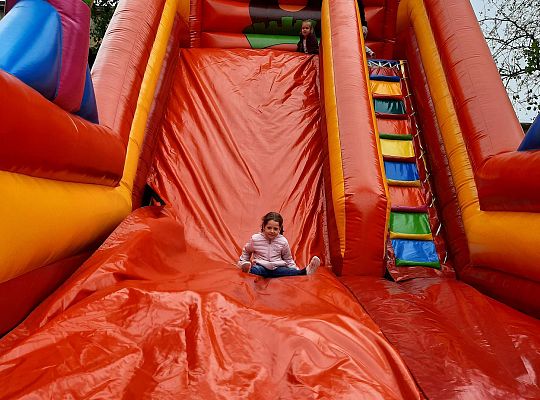 Gr. III Dmuchaniec w przedszkolu -dziecięce szaleństwo