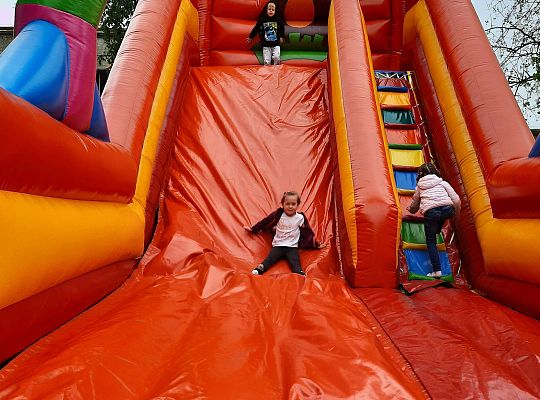 Gr. III Dmuchaniec w przedszkolu -dziecięce szaleństwo