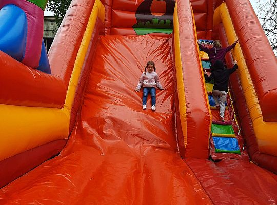 Gr. III Dmuchaniec w przedszkolu -dziecięce szaleństwo