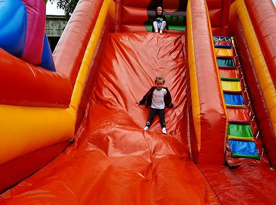 Gr. III Dmuchaniec w przedszkolu -dziecięce szaleństwo