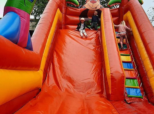 Gr. III Dmuchaniec w przedszkolu -dziecięce szaleństwo