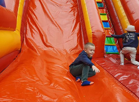 Gr. III Dmuchaniec w przedszkolu -dziecięce szaleństwo