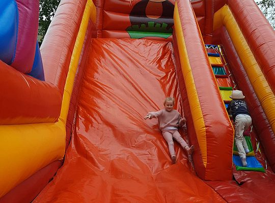 Gr. III Dmuchaniec w przedszkolu -dziecięce szaleństwo