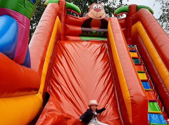 Gr. III Dmuchaniec w przedszkolu -dziecięce szaleństwo