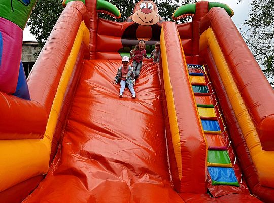 Gr. III Dmuchaniec w przedszkolu -dziecięce szaleństwo