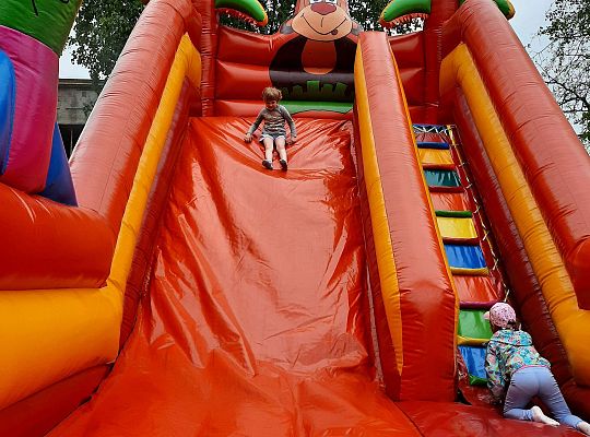 Gr. III Dmuchaniec w przedszkolu -dziecięce szaleństwo