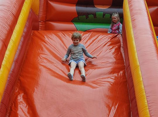 Gr. III Dmuchaniec w przedszkolu -dziecięce szaleństwo