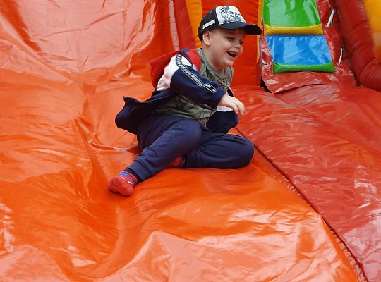 Gr. III Dmuchaniec w przedszkolu -dziecięce szaleństwo