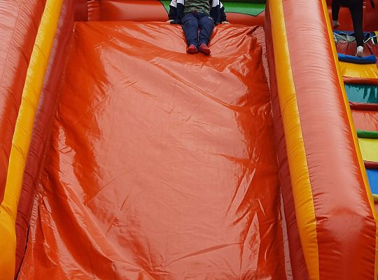 Gr. III Dmuchaniec w przedszkolu -dziecięce szaleństwo