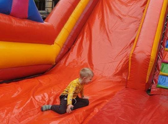 Gr. II Super zabawa na "Dmuchańcu"