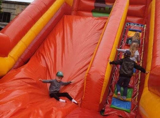 Gr. II Super zabawa na "Dmuchańcu"