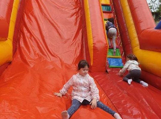 Gr. II Super zabawa na "Dmuchańcu"