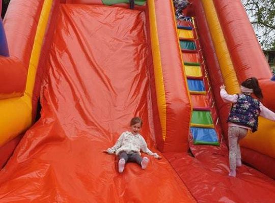 Gr. II Super zabawa na "Dmuchańcu"