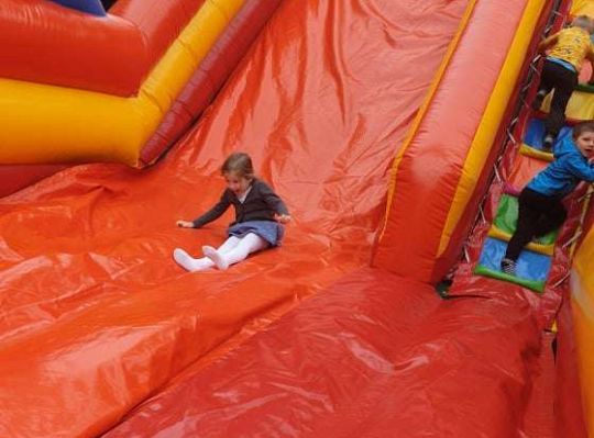 Gr. II Super zabawa na "Dmuchańcu"