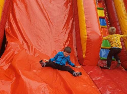 Gr. II Super zabawa na "Dmuchańcu"