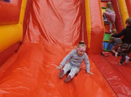 Gr. II Super zabawa na "Dmuchańcu"