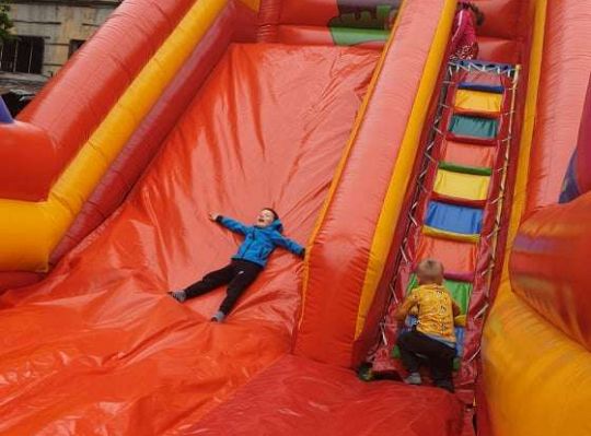 Gr. II Super zabawa na "Dmuchańcu"