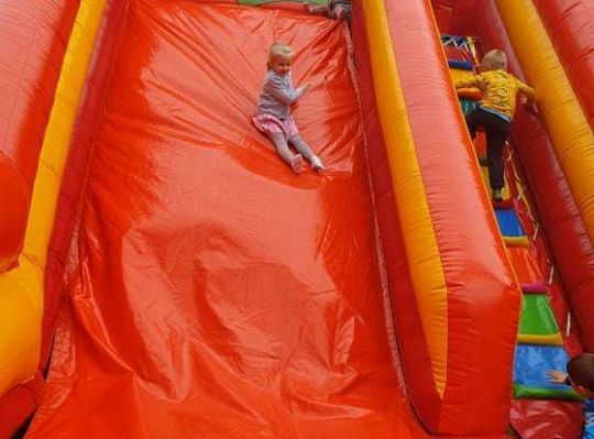 Gr. II Super zabawa na "Dmuchańcu"