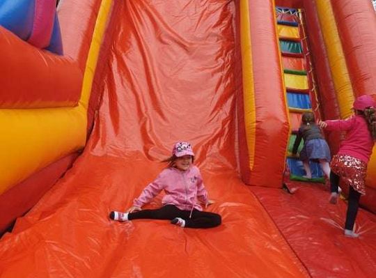 Gr. II Super zabawa na "Dmuchańcu"