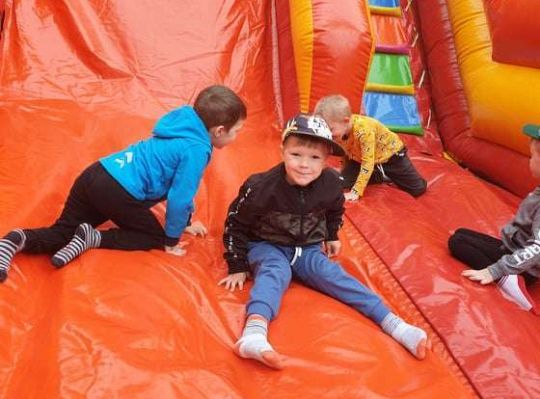 Gr. II Super zabawa na "Dmuchańcu"