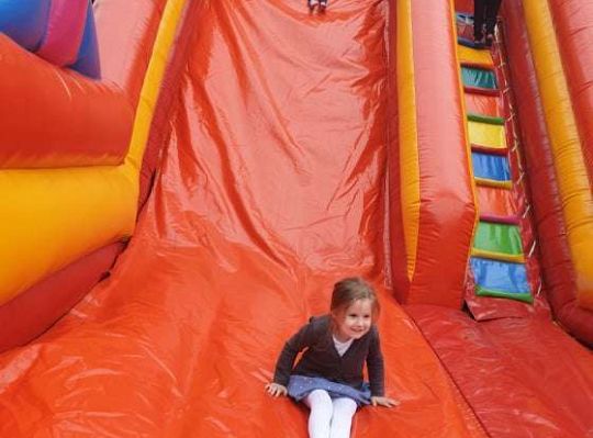 Gr. II Super zabawa na "Dmuchańcu"