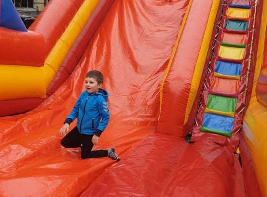 Gr. II Super zabawa na "Dmuchańcu"