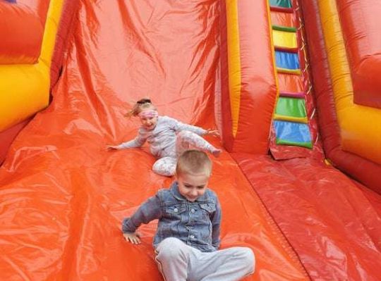 Gr. II Super zabawa na "Dmuchańcu"