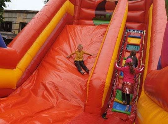 Gr. II Super zabawa na "Dmuchańcu"