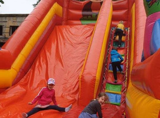 Gr. II Super zabawa na "Dmuchańcu"