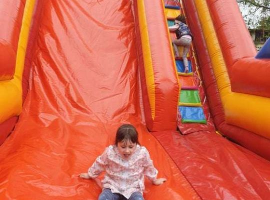 Gr. II Super zabawa na "Dmuchańcu"