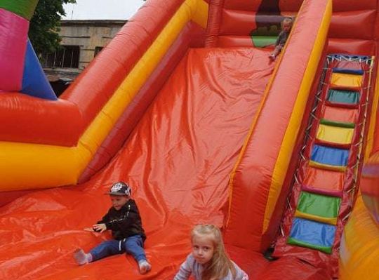 Gr. II Super zabawa na "Dmuchańcu"