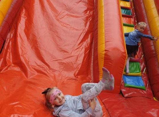 Gr. II Super zabawa na "Dmuchańcu"