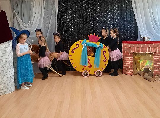 Gr. III - Przedstawienie "Kopciuszek"